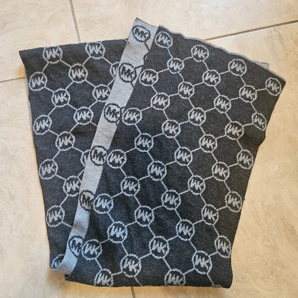 Michael Kors signature brand logo scarf Unisex Men's Women's